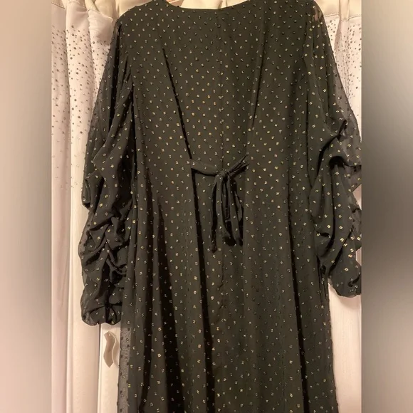 Brand: Signature By Robbie Bee
Size: 16W, PTP- 23”, Length- 39”
Color: Black - Picture 3 of 3